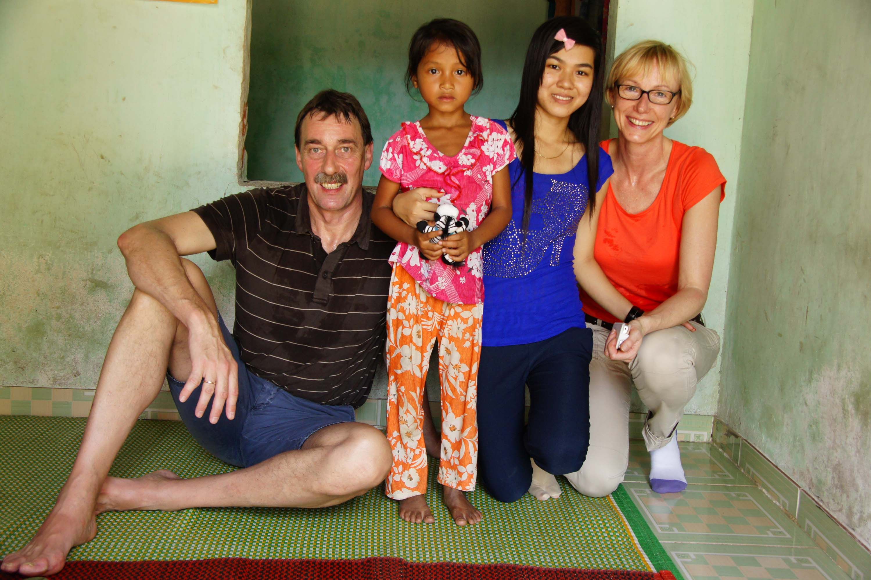 2014 mit unseren Patenkindern Nga und Chien